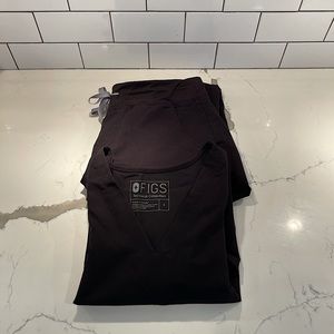 FIGS black scrubs